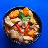 Gà nấu cá mòi