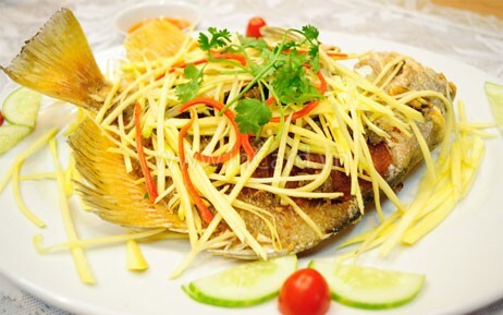 Cá Mắt Lộ Chiên + Xoài Bằm