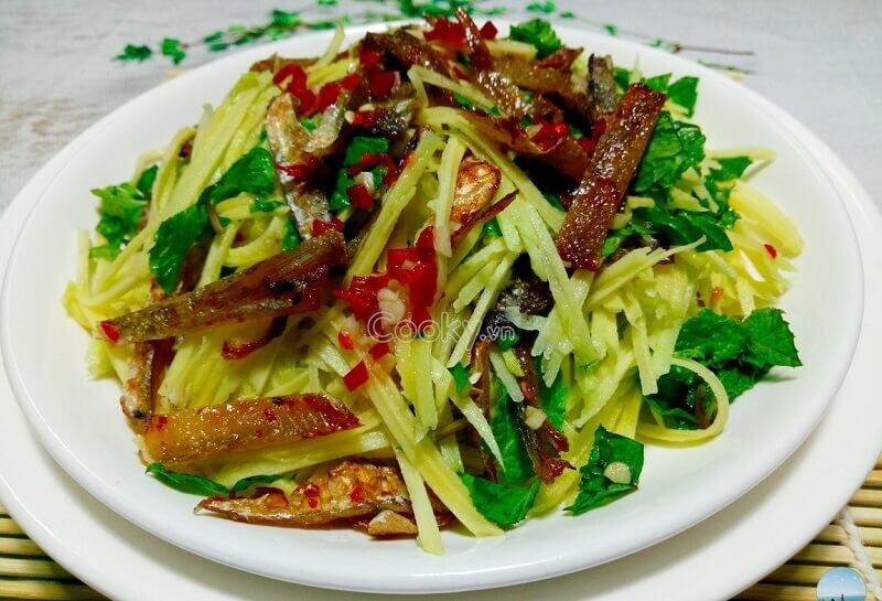 khô cá lù đù chiên + xoài bằm