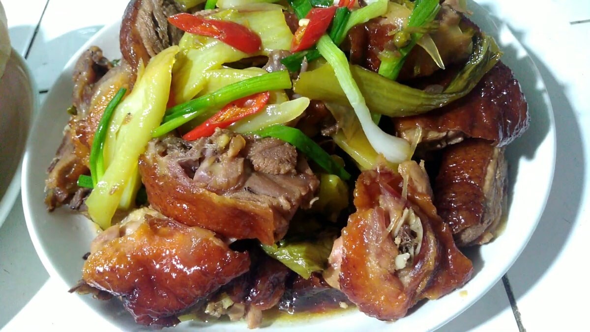 Gà Quay Kho Dưa Cãi