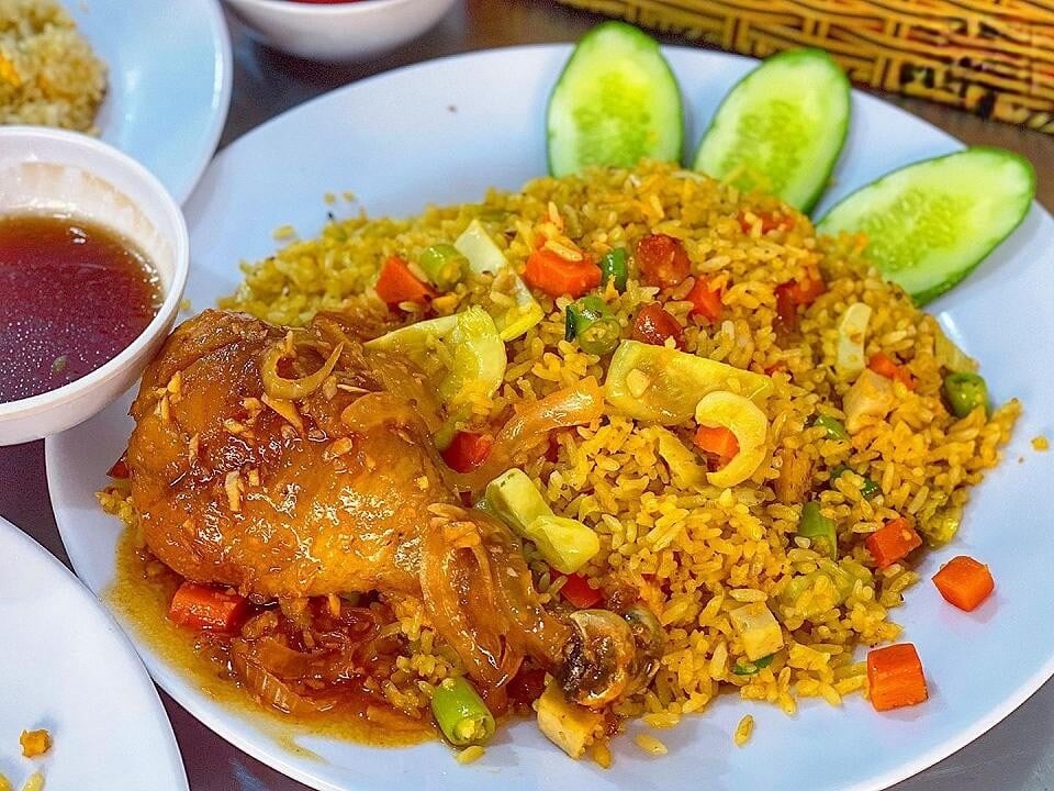Đùi Gà Xá Xíu + Cơm Chiên Dương Châu