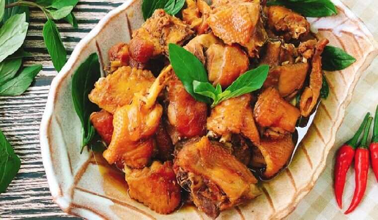 Gà Xào Lá Quế