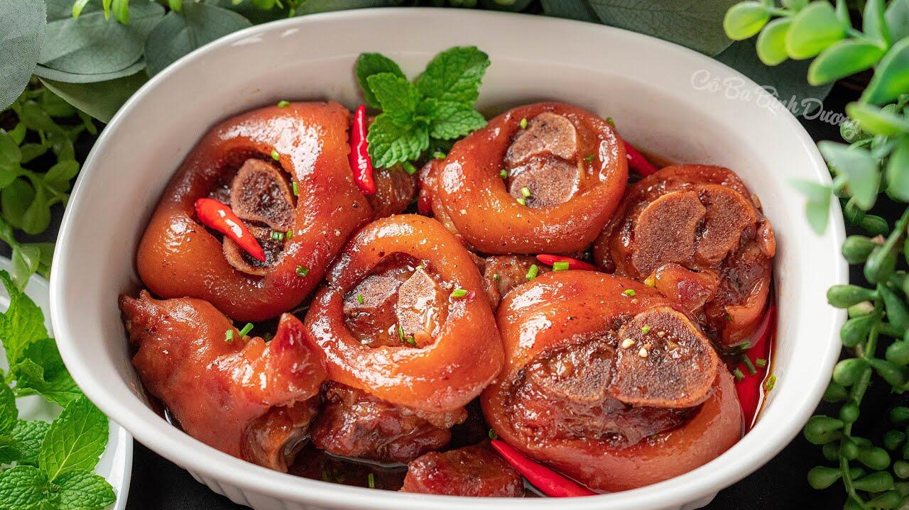 Giò heo kho tàu