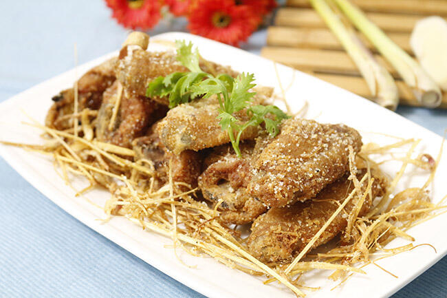 Cánh gà chiên muối tôm