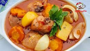 Gà nấu lagu xúc xích